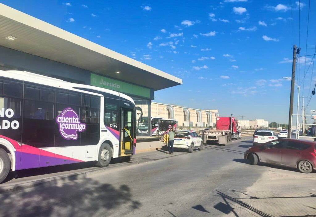 Piden a los automovilistas no invadir el carril exclusivo del juárezbus y evitar sanciones