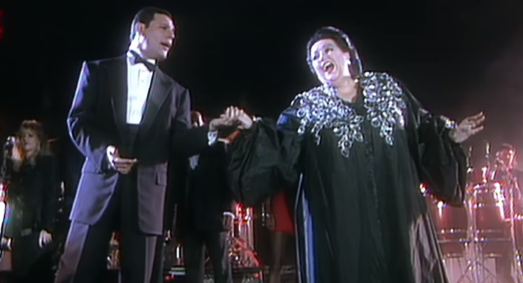 1988, freddie mercury ofrece su último concierto. fue en barcelona junto a montserrat caballé