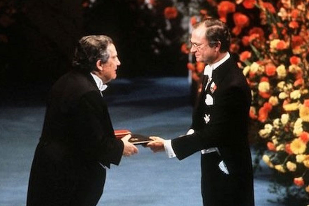 1990, el escritor mexicano octavio paz gana el premio nobel de literatura