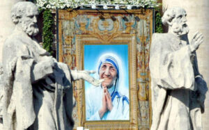 2003, el papa juan pablo ii beatifica a la madre teresa de calcuta
