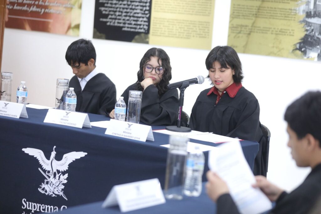 Adolescentes juarenses vivieron la experiencia de ser ministros de la suprema corte