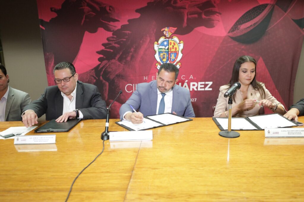 Destaca alcalde crecimiento económico de juárez durante firma con nafin y bancomext