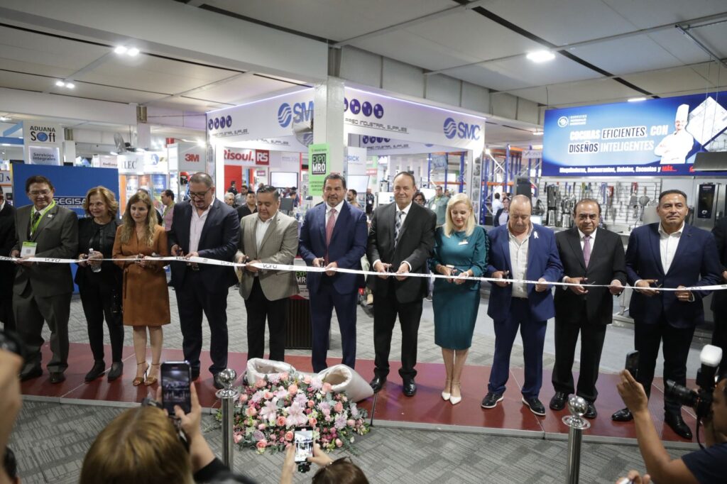 Encabeza cruz pérez cuéllar inauguración de la xiv edición de la expo mro en juárez