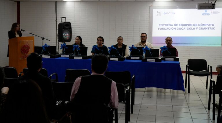 Entrega estado equipo de cómputo a 23 planteles del nivel básico en ciudad juárez
