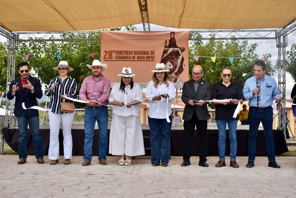 Entregan premios a ganadores de concurso regional de cerámica de mata ortiz