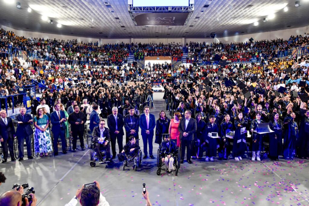 Premia gobierno estatal a 1 mil 491 estudiantes de excelencia de zona norte de chihuahua