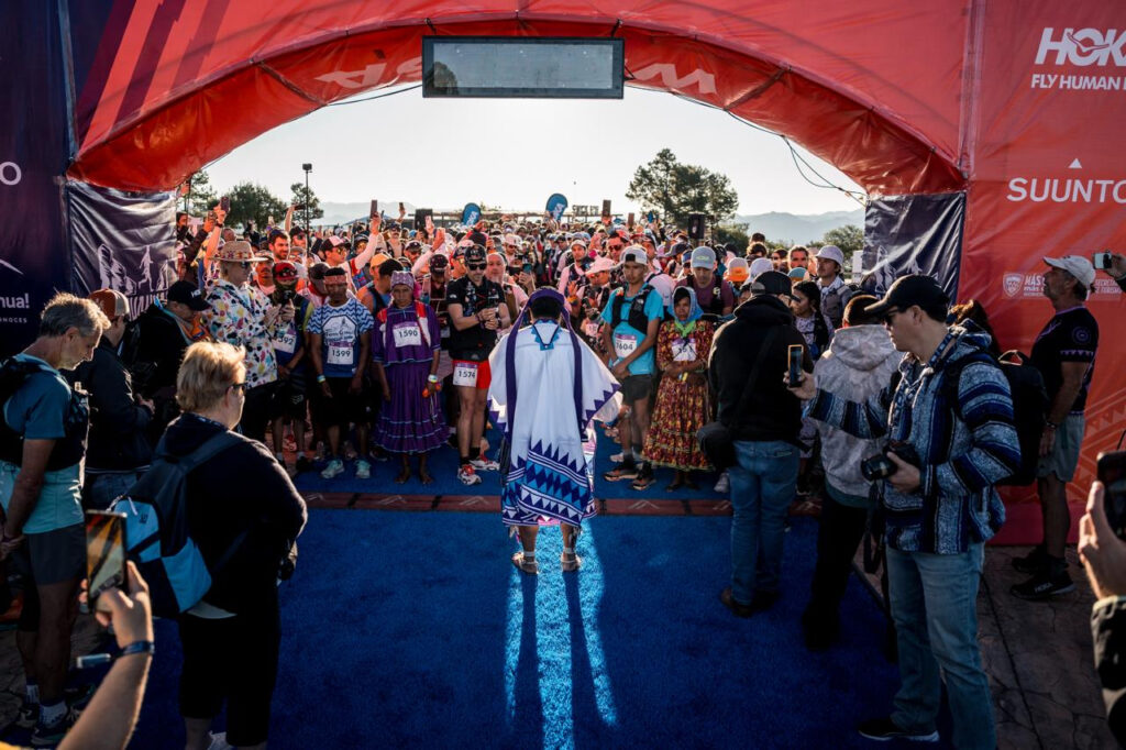 Rarámuris hacen el 2 3 en las 100 millas del chihuahua by ultra trail mont blanc 2025