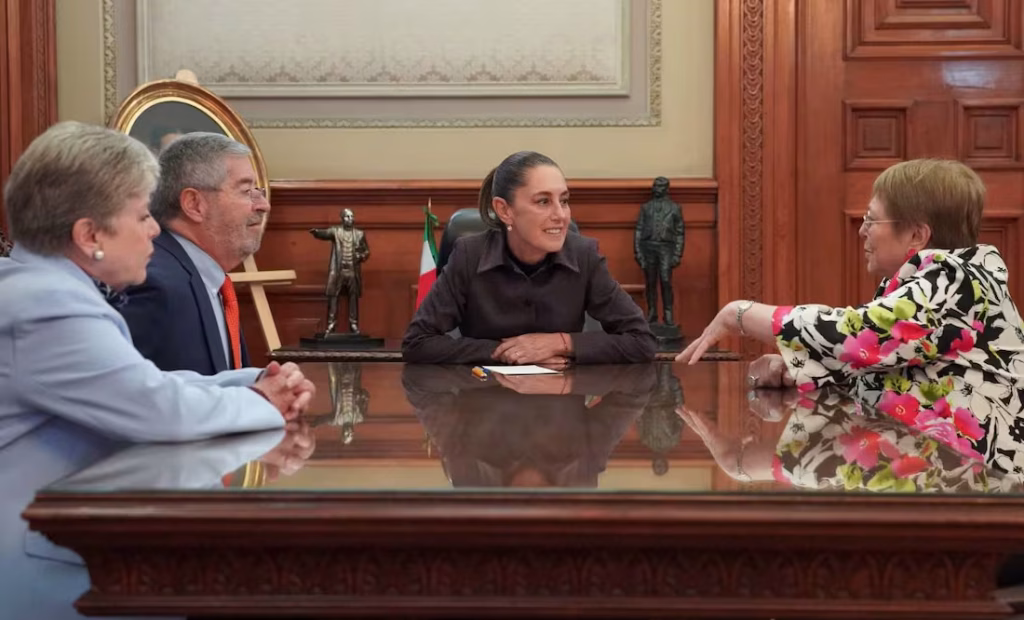 Sheinbaum y ex presidenta bachelet de chile hablan sobre mujeres en la política