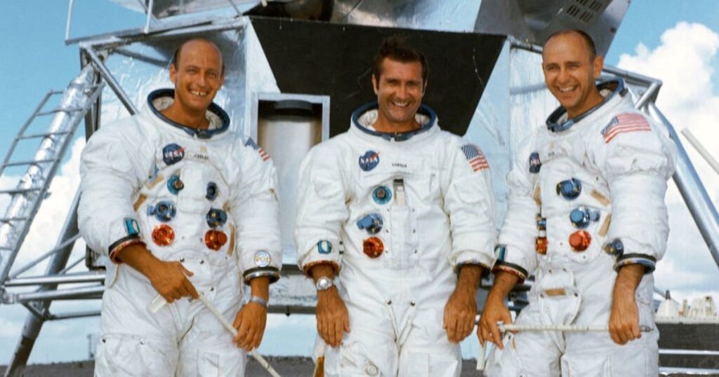 1969, despega el apolo 12 en la segunda misión tripulada estadounidense que llega a la luna y el astronauta de la nasa