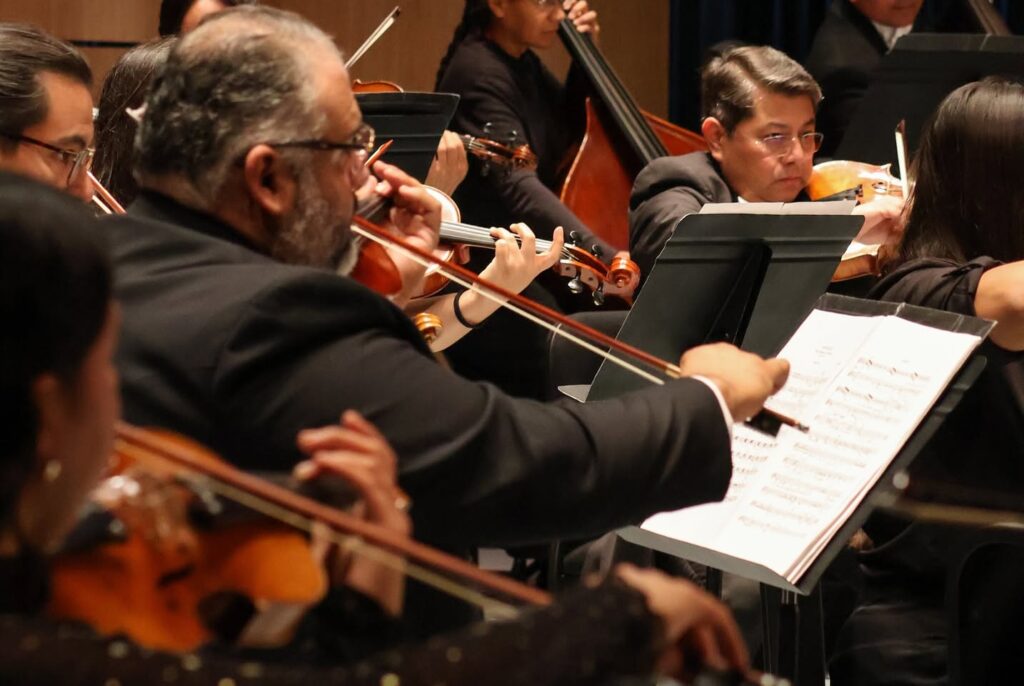 La orquesta filarmónica de chihuahua invita a violinistas a integrarse a sus filas