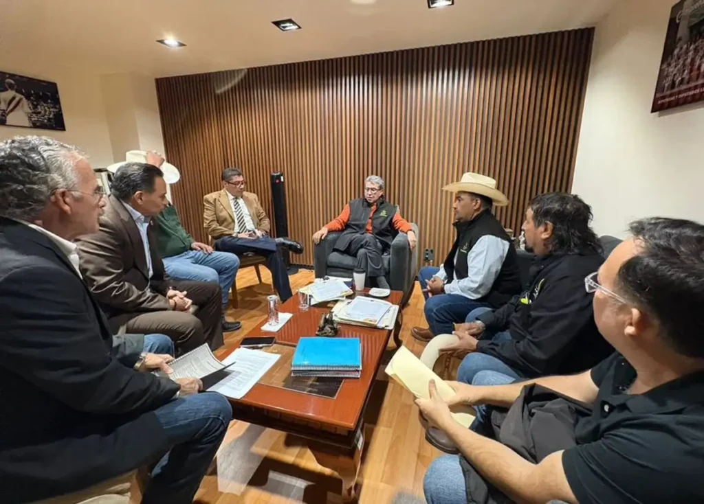 Morena y productores acuerdan mesa para ley de aguas y diálogo en segob