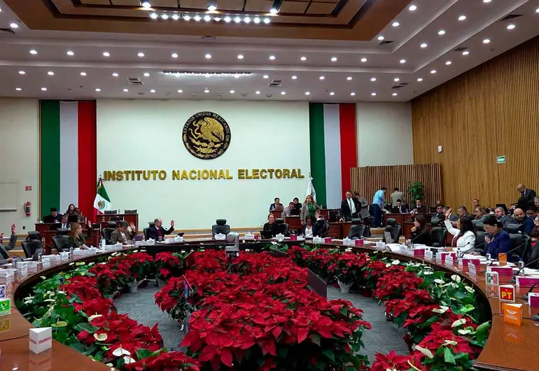 Consejerías y oples cargan con trabajo por documentos para la reforma electoral