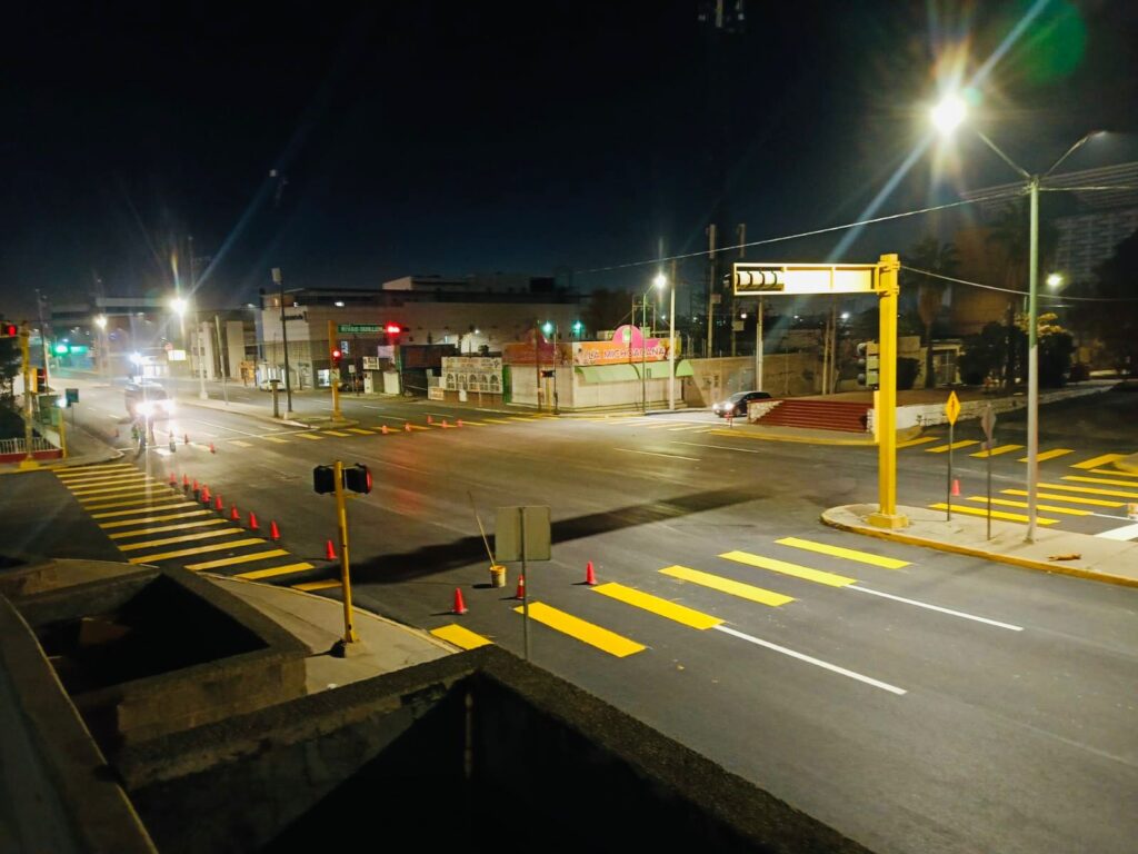 Control de tráfico realiza trabajos nocturnos de pintura vial en calles de zona centro