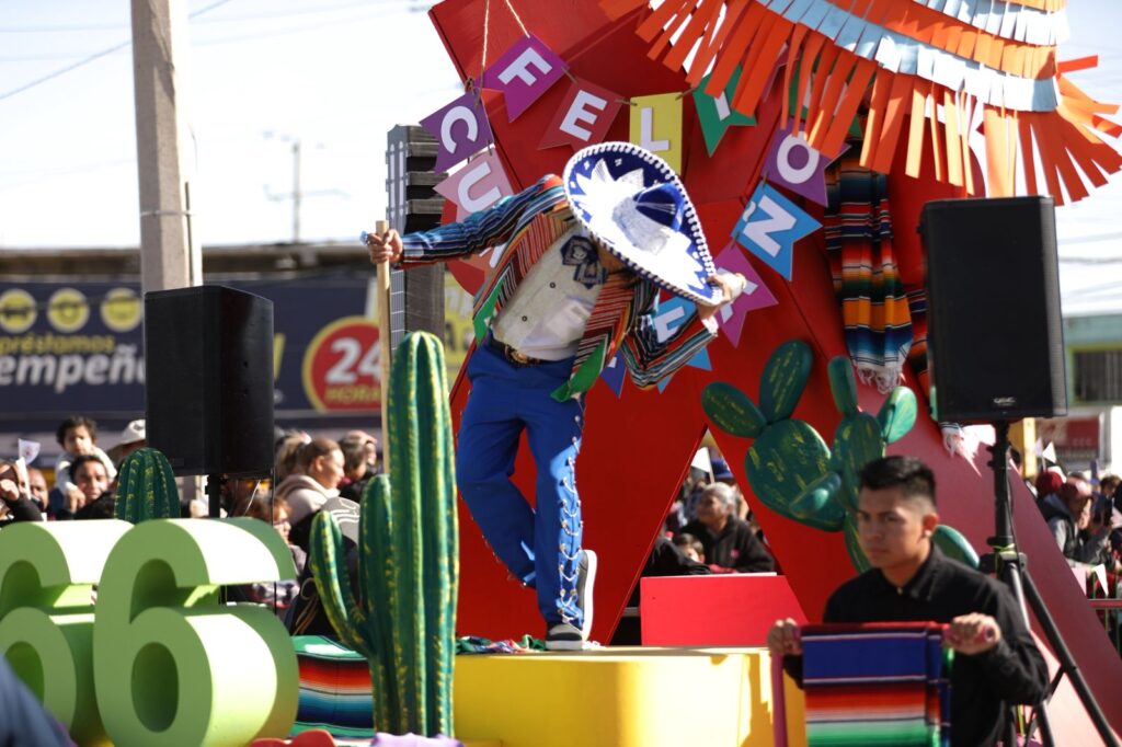 Miles de juarenses disfrutaron del gran desfile de la ciudad por su aniversario 366