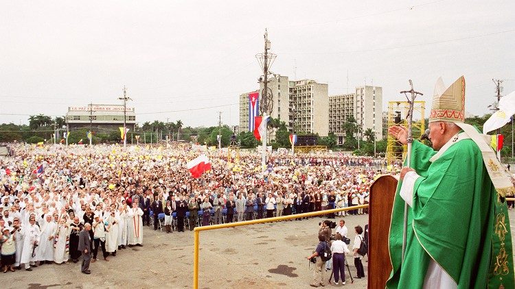 1998, juan pablo ii inicia una visita a cuba, primera de un papa a la isla