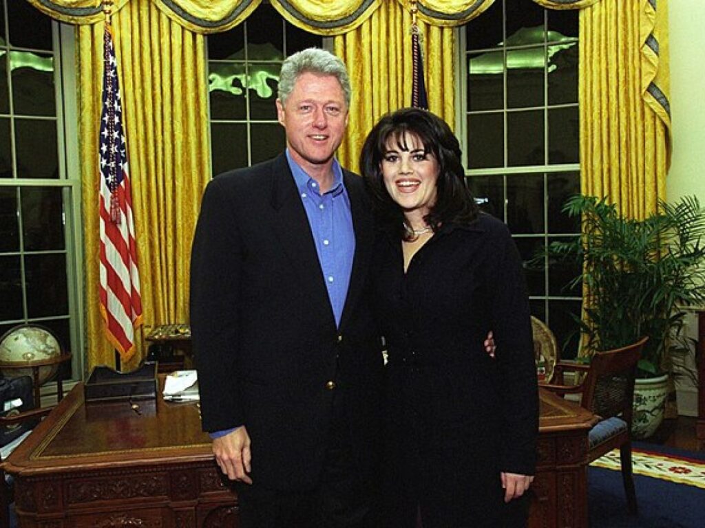 1999, el senado de estados unidos inicia el juicio contra bill clinton