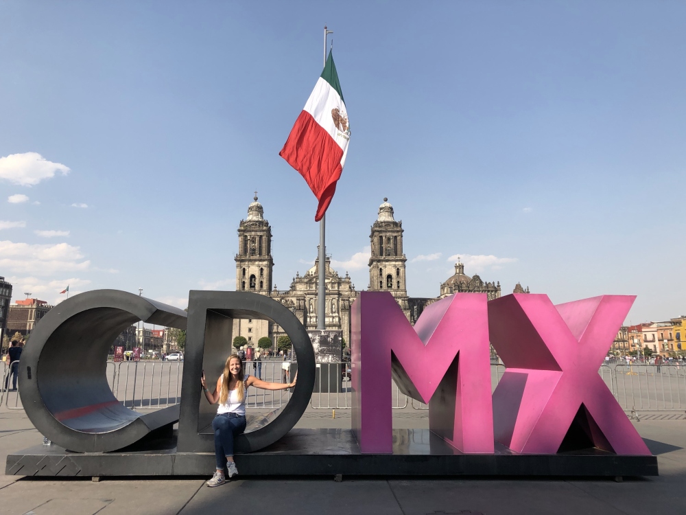 2016, el distrito federal se convierte en el trigésimo segundo estado mexicano con el nombre de ciudad de méxico