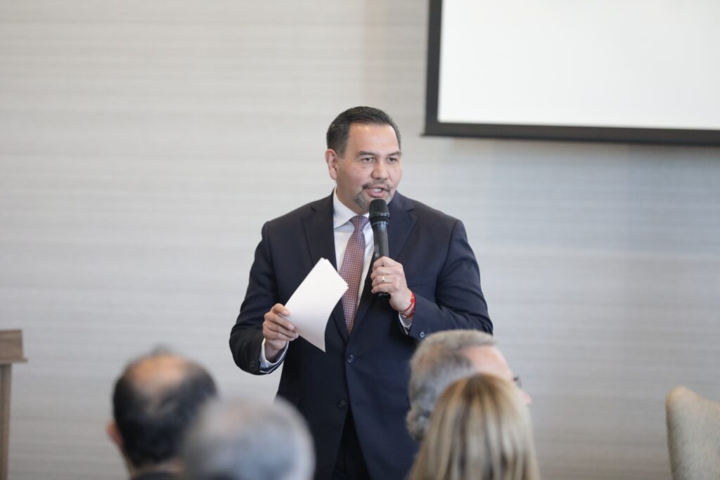 Asiste alcalde a la toma de protesta de desarrollo económico de juárez