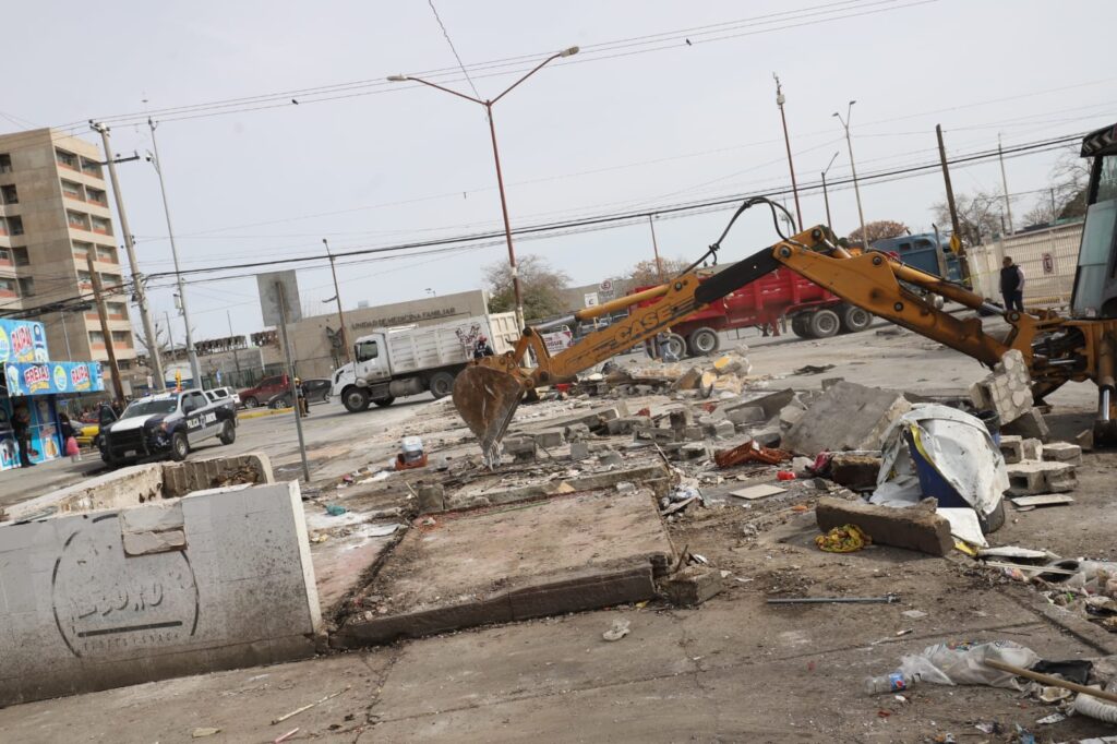 Continuó municipio con el operativo de reordenamiento urbano frente a clínica 35