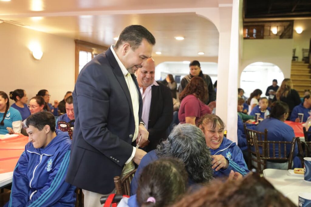 Convive alcalde pérez cuéllar con instituciones civiles a favor de la niñez en juárez