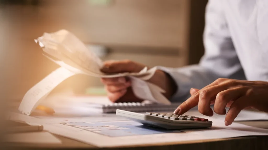 Súper ricos pagan menos de 20% de sus ingresos en impuestos; pero los más pobres aportan casi la mitad