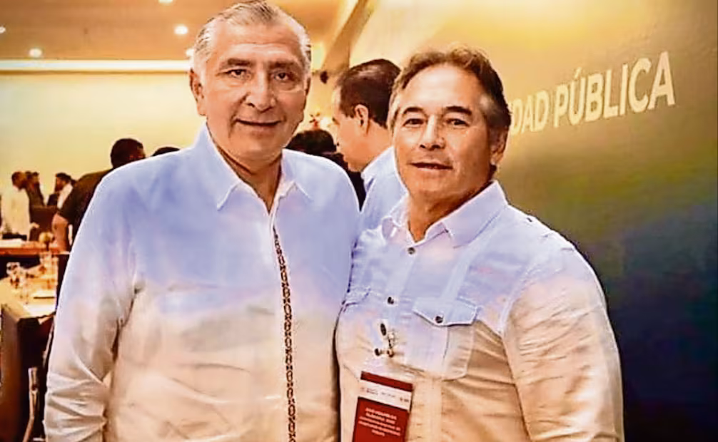 Adán augusto, más allá del senado; %22la barredora%22, libros de amlo y aviones militares entre polémicas del morenista