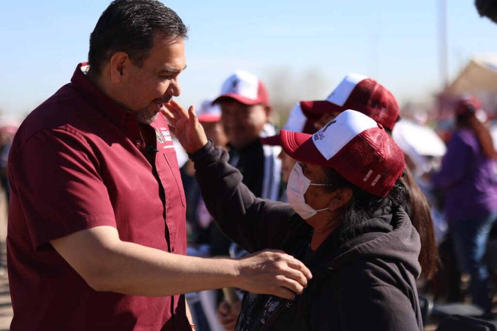 Atiende alcalde a juarenses en cruzada por juárez en colonia la hacienda
