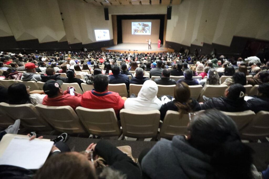 Encabeza alcalde curso para 2 mil 200 vendedores en el manejo higiénico de comida