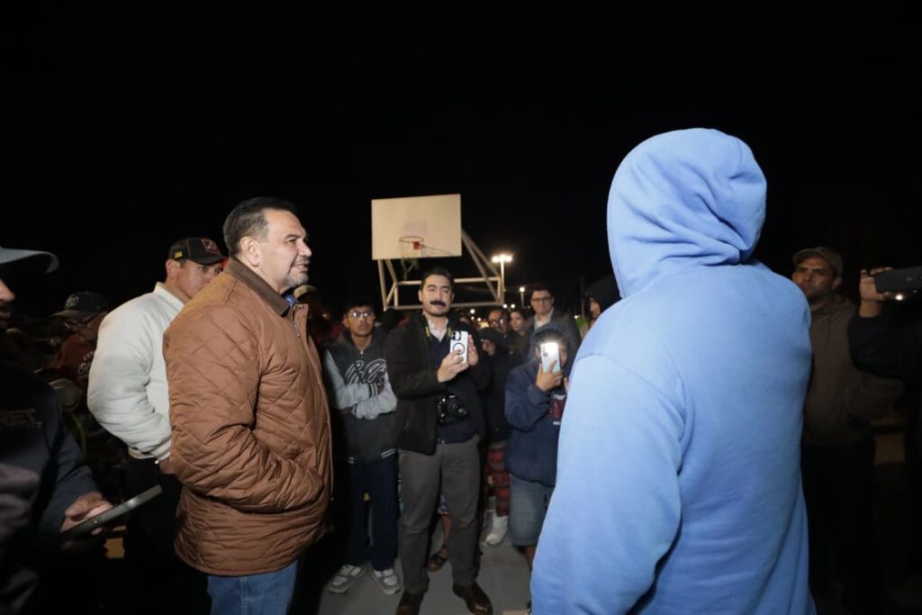 Entrega alcalde pérez cuéllar alumbrado en villas de alcalá con 229 luminarias