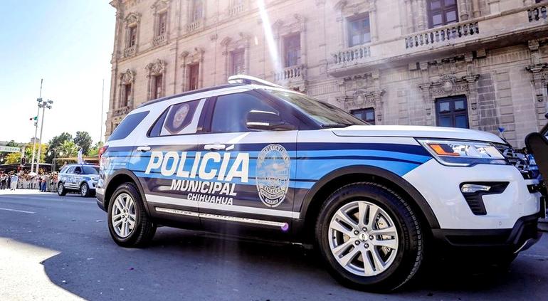 Exhibe alcalde pérez cuéllar costo excesivo de las patrullas de chihuahua capital