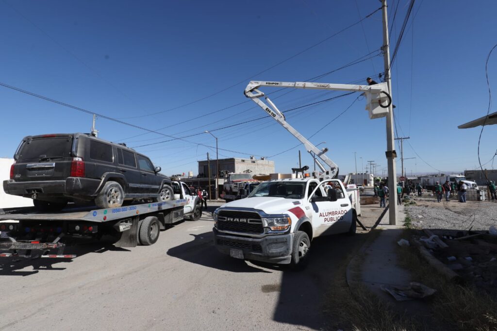 Retira municipio negocios irregulares en otro operativo de reordenamiento urbano