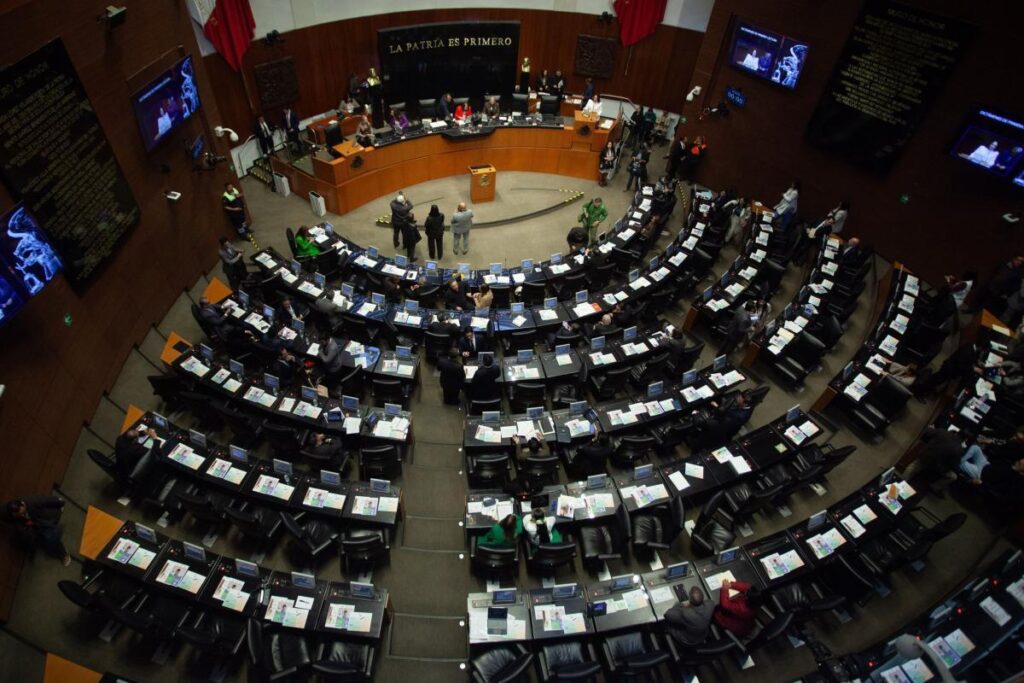 Senado pasaría de 128 a 96 senadores con reforma electoral, serían tres por entidad igual que en la década de 1990