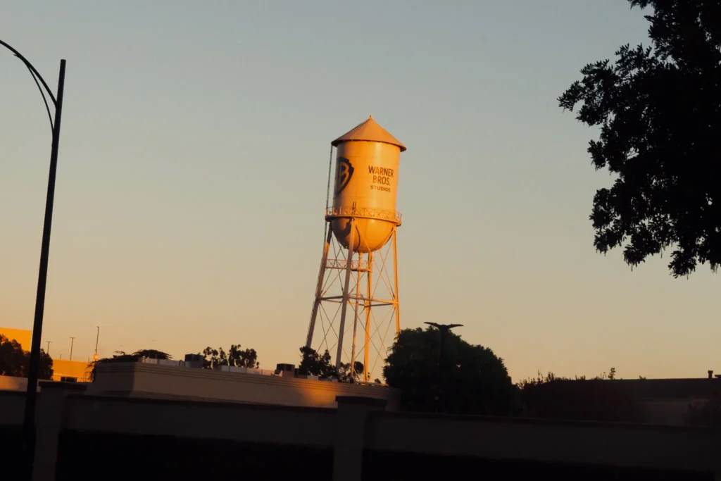 Warner bros. is said to consider reopening talks with paramount