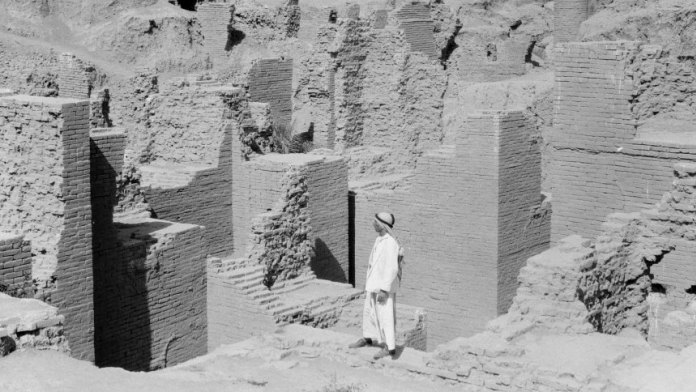 1899, el arqueólogo alemán robert koldewey descubre las murallas de la antigua babilonia