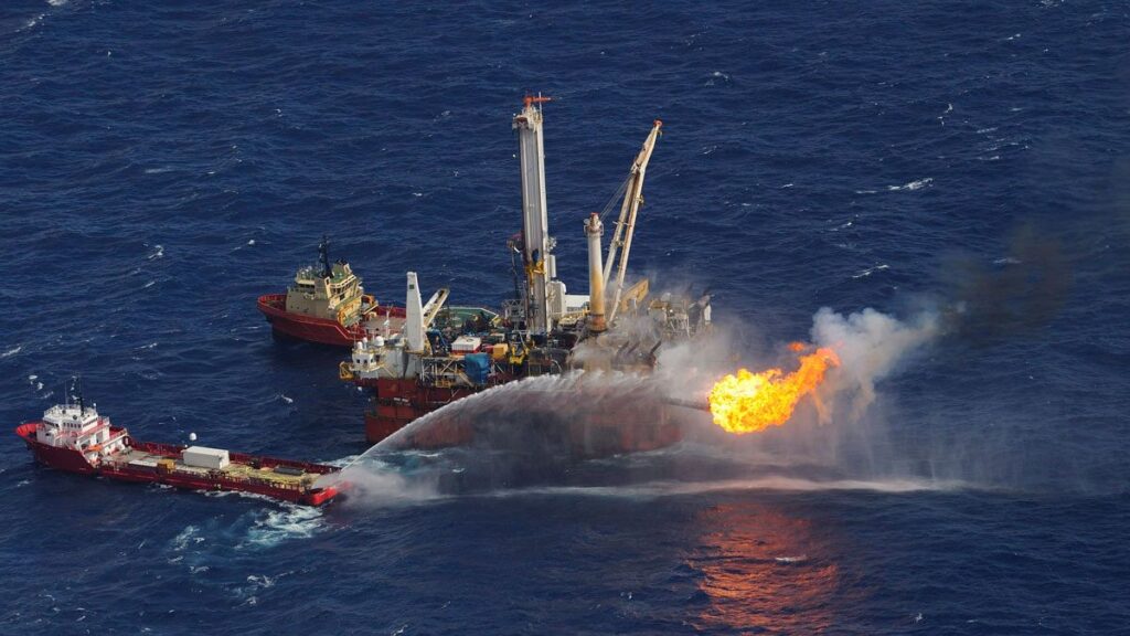 2012, la petrolera bp acuerda indemnizar con 7.800 millones de dólares a los afectados en 2010 por el vertido de crudo en el golfo de méxico