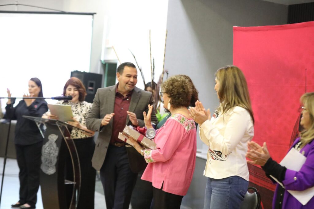 Asiste alcalde pérez cuéllar a foro sobre mujeres, maquila y perspectiva de género