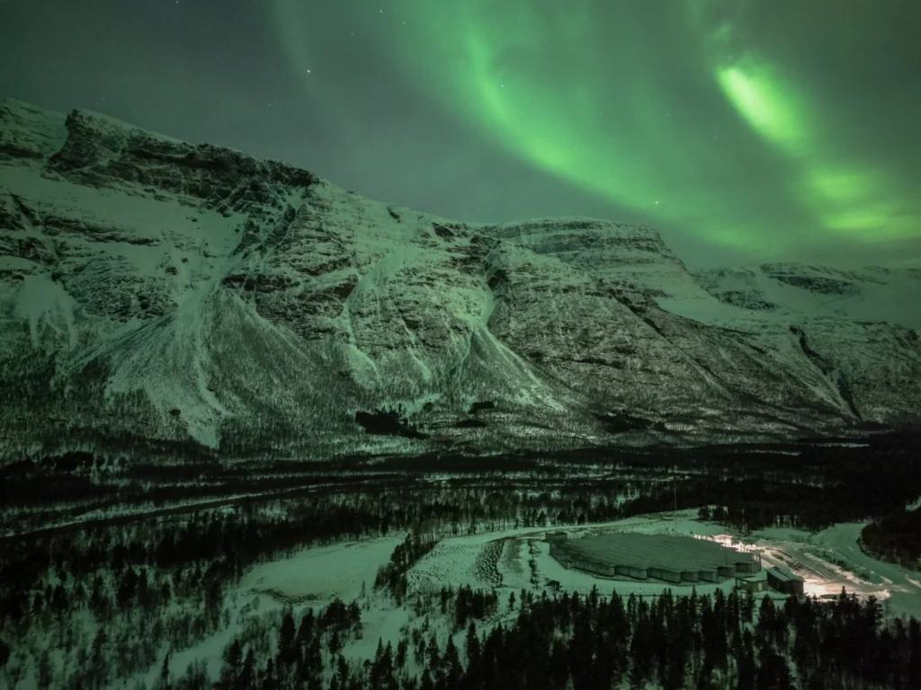 Chasing the northern lights, with snowmobiles and frozen cameras