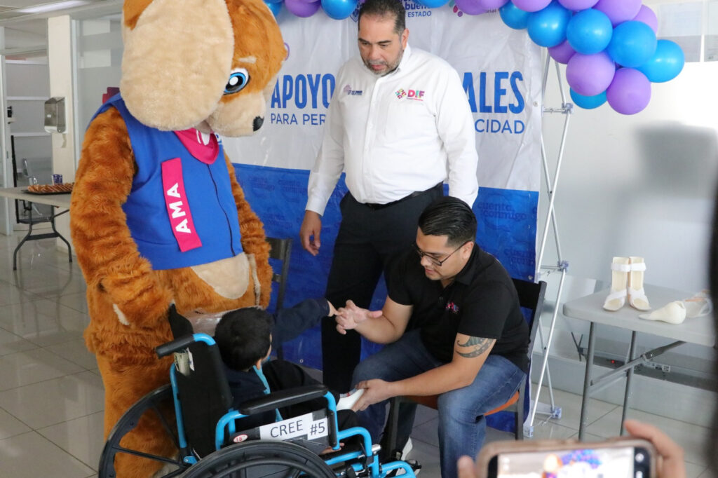 Continúa dif estatal con la entrega de prótesis, órtesis y más aparatos funcionales