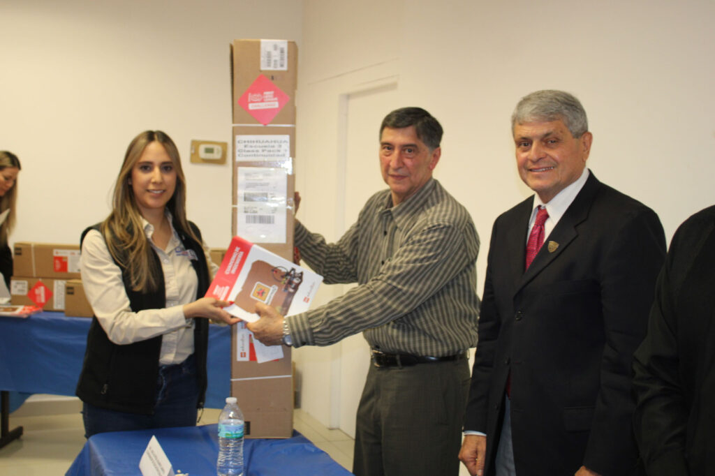 Entrega seyd equipos de robótica para seis escuelas públicas de ciudad juárez