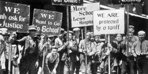 1886, miles de obreros inician una huelga en chicago para exigir una jornada laboral de ocho horas