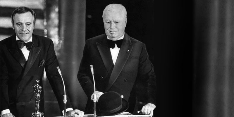 1972, el actor británico charlie chaplin vuelve a estados unidos por primera vez tras 20 años después de haber sido acusado de comunista para recibir un óscar honorífico
