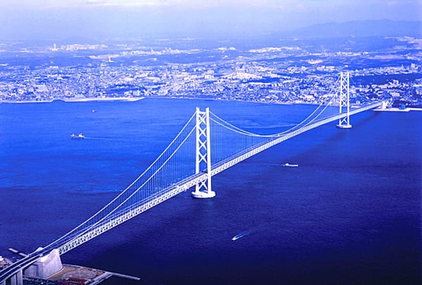 1998, es inaugurado en japón el puente colgante de akashi kaikyo
