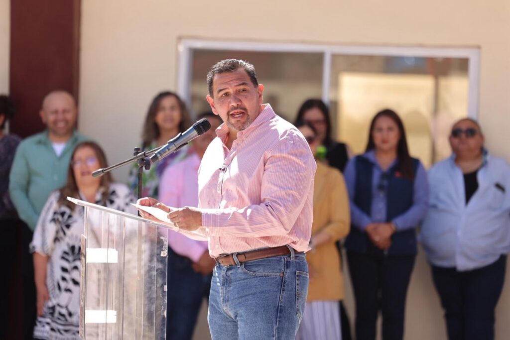 Entrega alcalde pérez cuéllar obras de rehabilitación en jefatura escolar de primarias