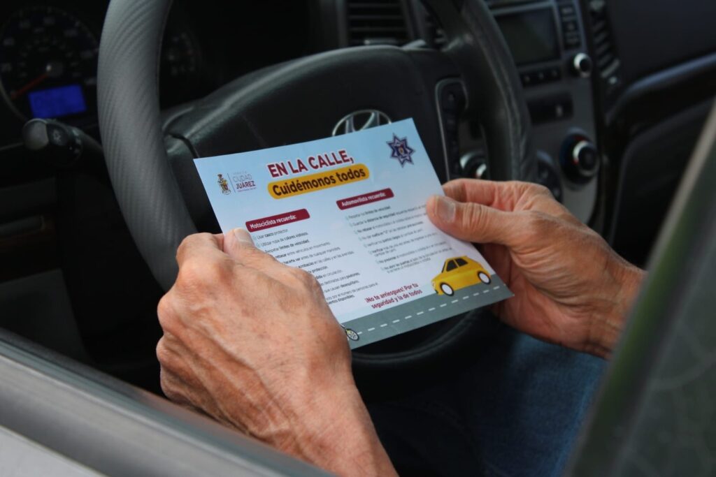 Refuerzan cultura vial con volanteo de la campaña %22en la calle cuidémonos todos%22