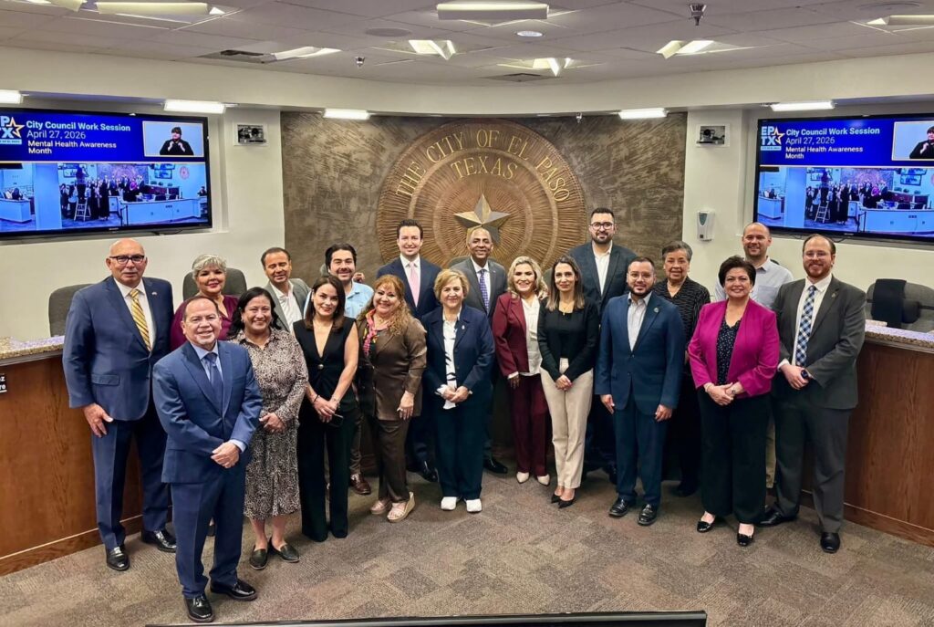 Regidores de ciudad juárez visitan el concejo municipal de el paso, texas