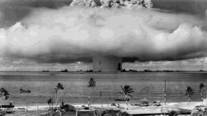 1957, el reino unido realiza su primer experimento con una bomba %22h%22, en la isla de pascua