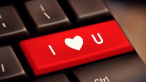 2000, el virus informático %22i love you%22 paraliza a millones de ordenadores en todo el mundo