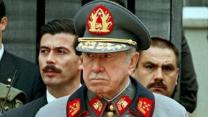 2001, la corte de apelaciones de santiago de chile ordena la ficha policial inmediata del dictador augusto pinochet