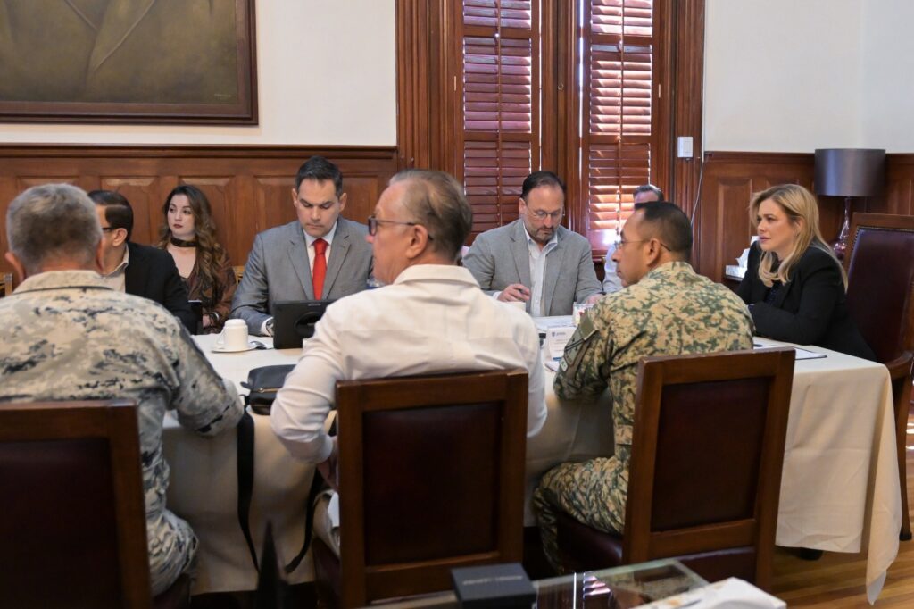 Encabeza maru campos mesa estatal de seguridad desde el palacio de gobierno