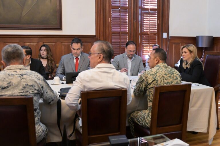 Encabeza maru campos mesa estatal de seguridad desde el palacio de gobierno